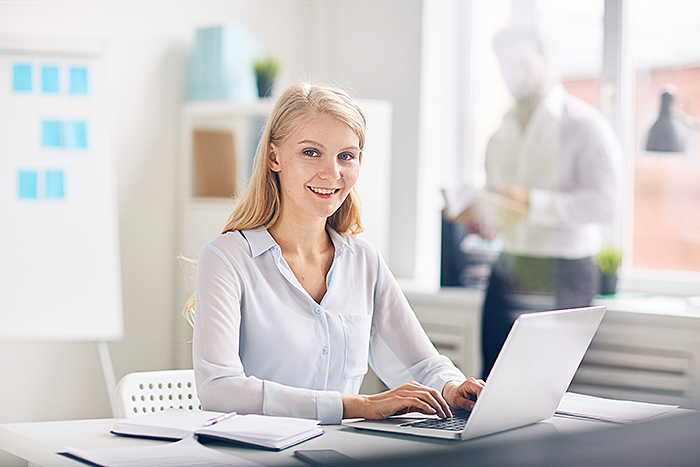 iaap-organized-office-worker-edge